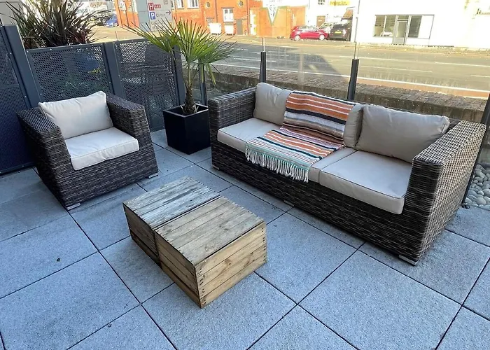 Harbourside Hideaway - Superb Flat With Terrace