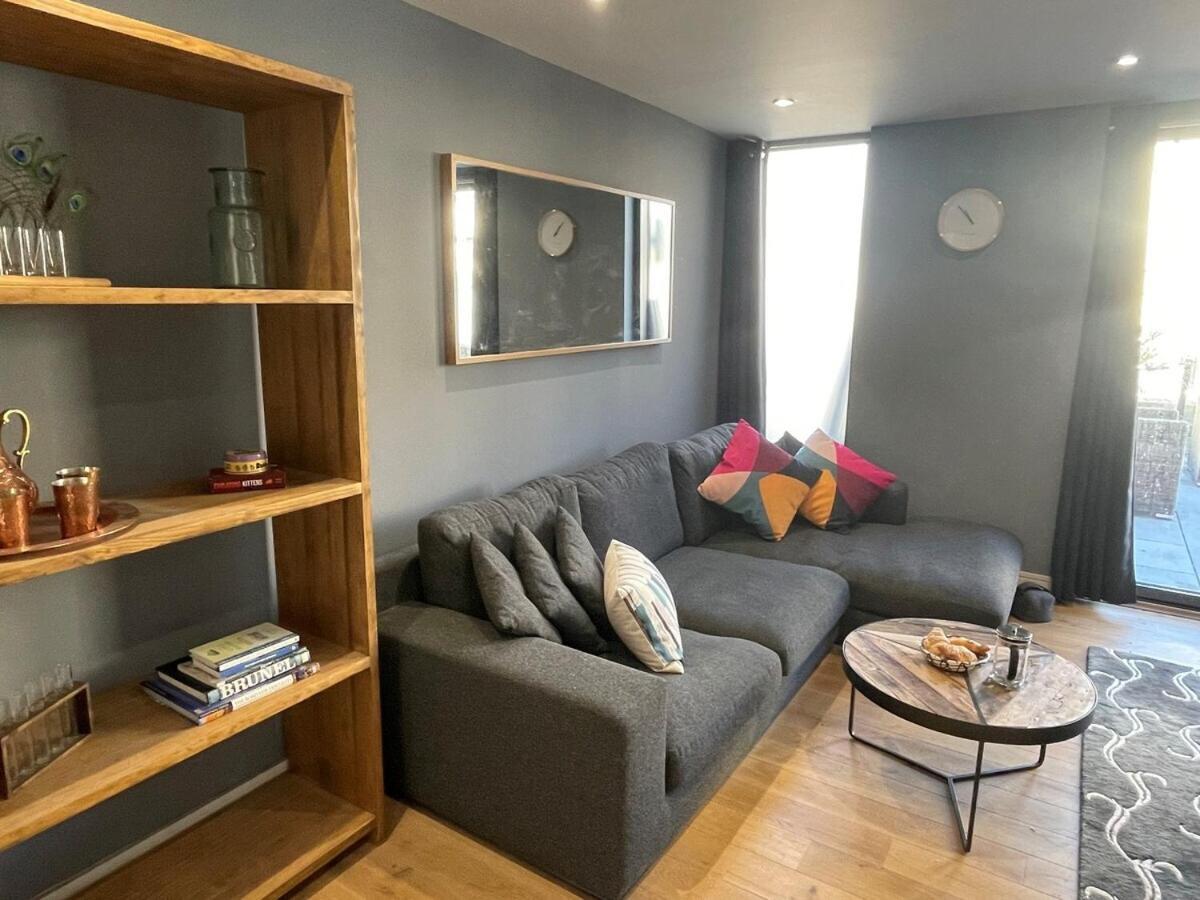 Harbourside Hideaway - Superb Flat With Terrace *